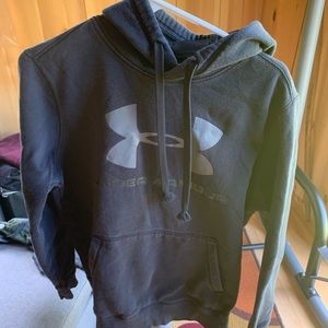 Men’s M Under Armour hoodie